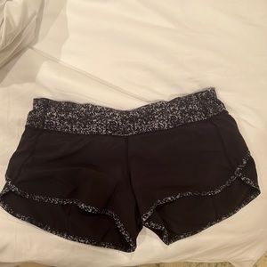 Black lulu speed up shorts